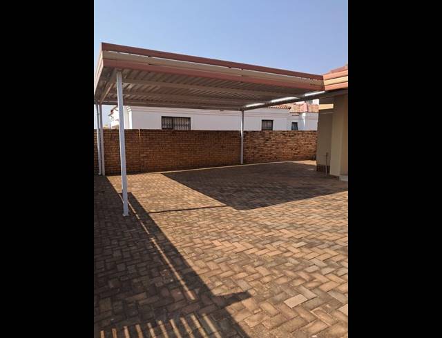 3 BEDROOM HOUSE FOR SALE IN THE ORCHARDS